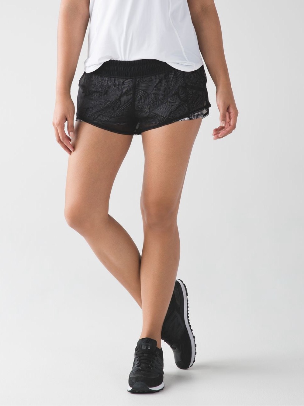 Lululemon City Sky Run By Short Black / Dottie Tribe White Black - Size 10